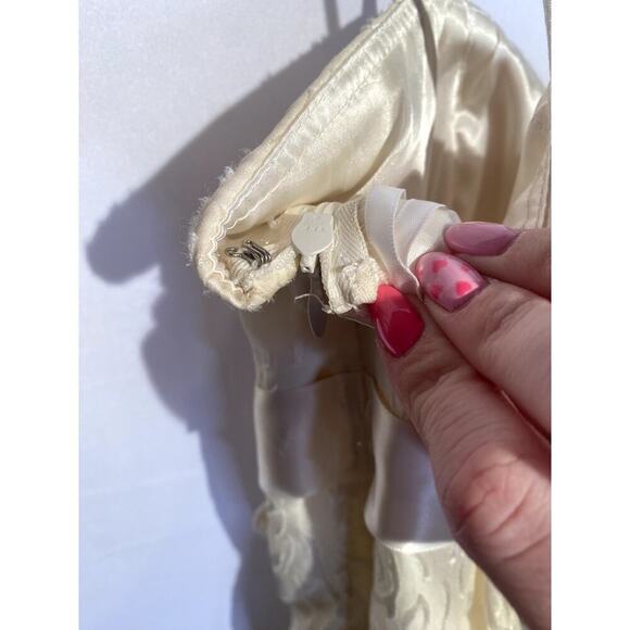 Vintage Betsy & Adam by Linda Bernell Cream Silk Floral Ruffle Formal Dress - Picture 4 of 9